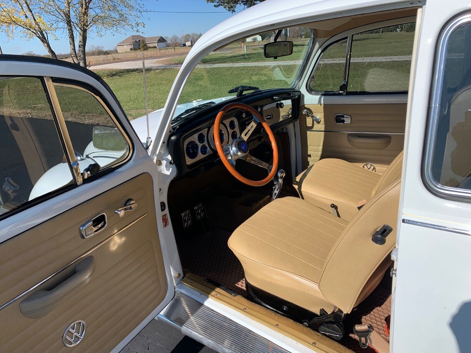 Volkswagen-Beetle-Classic-Coupe-1969-White-Tan-966-6