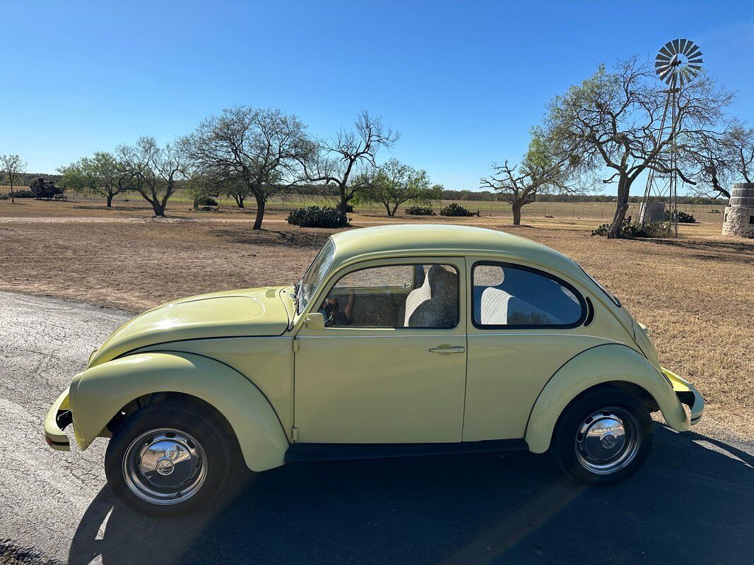 Volkswagen-Beetle-Classic-Coupe-1971-Yellow-Black-54941-1