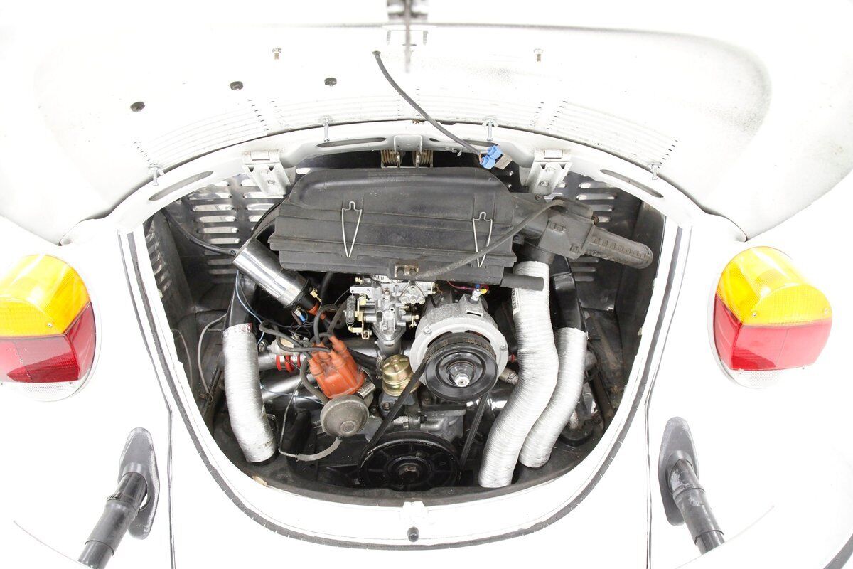 Volkswagen-Beetle-Classic-Coupe-1974-White-Gray-105010-8