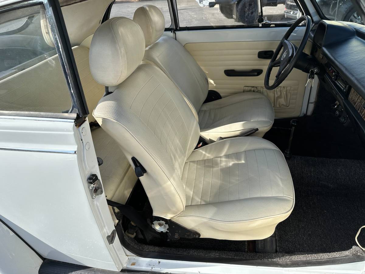 Volkswagen-Beetle-convertible-1977-125529-16