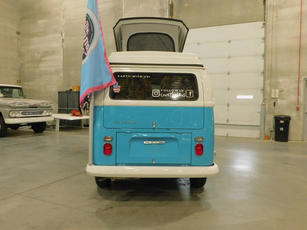 Volkswagen-BusVanagon-1970-Blue-Blue-2546-8