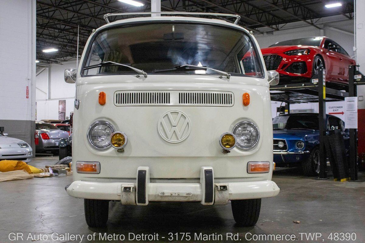 Volkswagen-BusVanagon-1971-White-Tan-85212-11