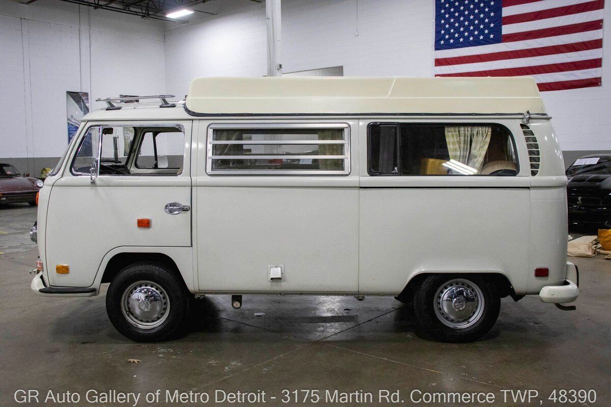 Volkswagen-BusVanagon-1971-White-Tan-85212-2