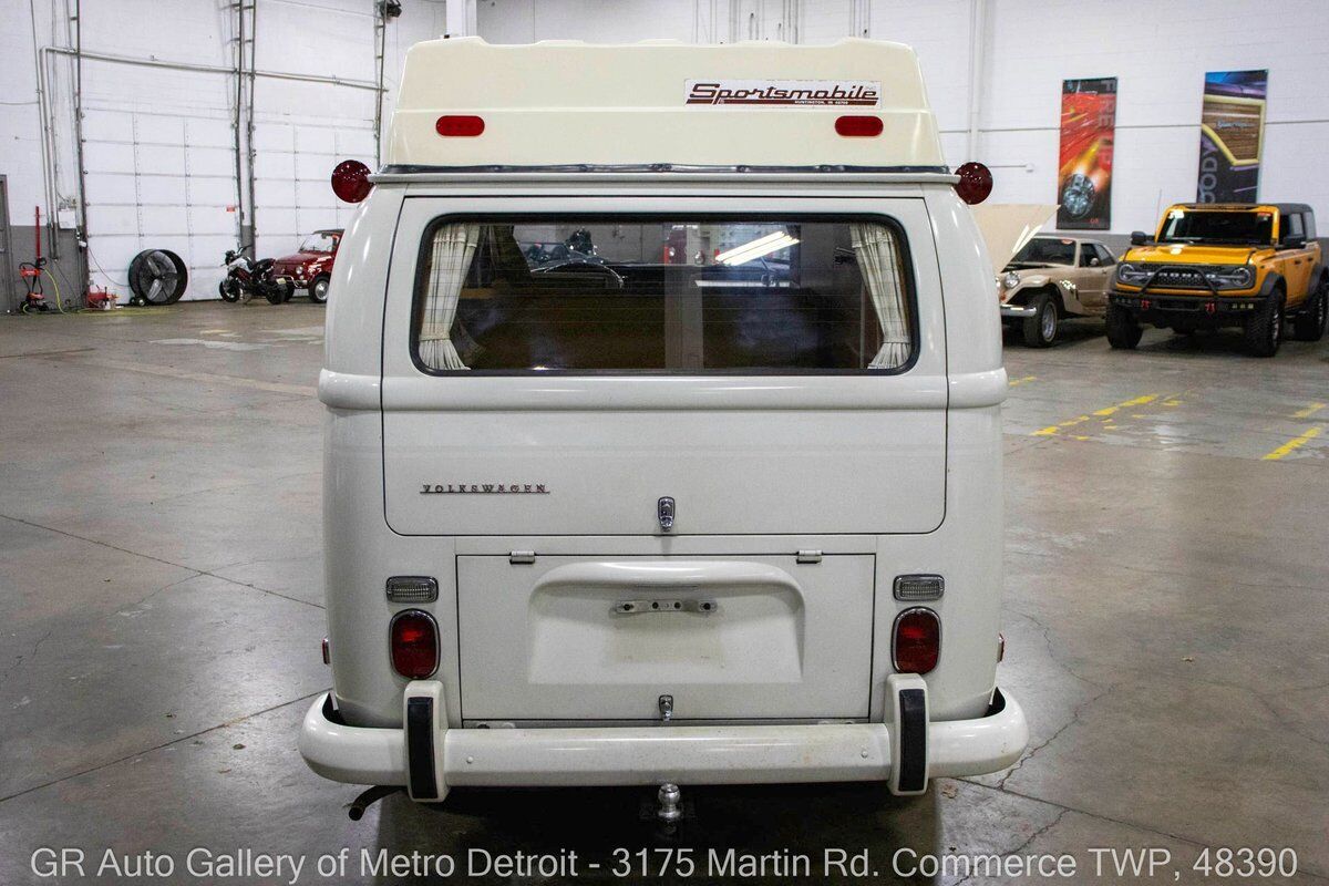 Volkswagen-BusVanagon-1971-White-Tan-85212-4