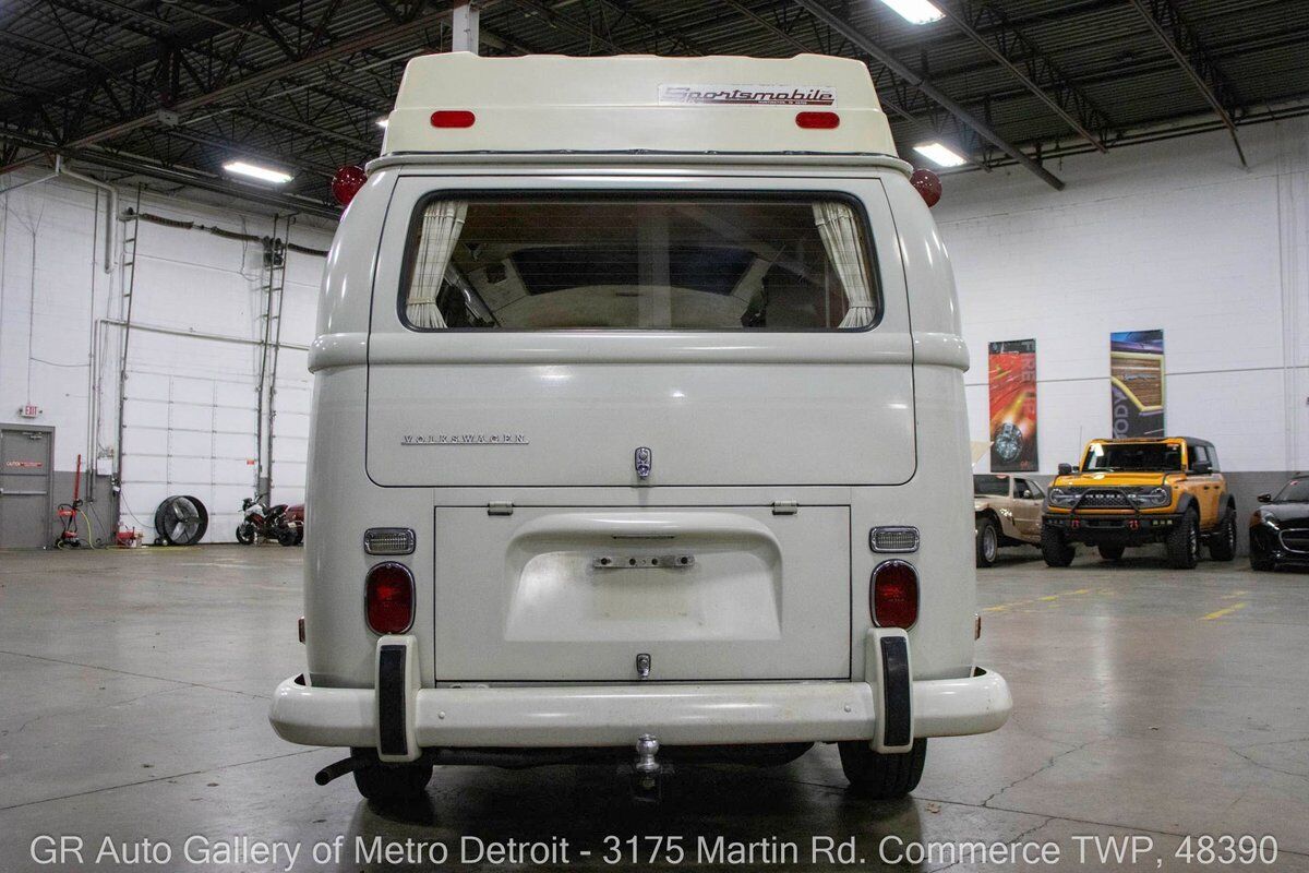 Volkswagen-BusVanagon-1971-White-Tan-85212-5