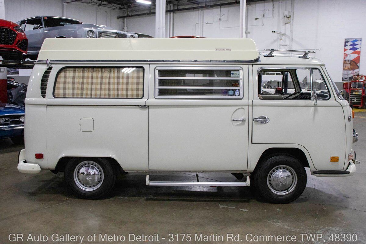 Volkswagen-BusVanagon-1971-White-Tan-85212-7