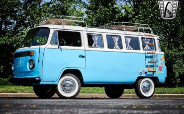 Volkswagen-BusVanagon-1990-Blue-Wood-42234-2