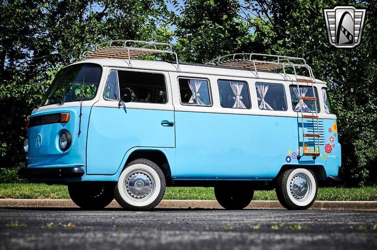 Volkswagen-BusVanagon-1990-Blue-Wood-42234-2