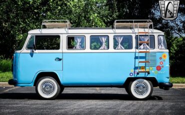 Volkswagen-BusVanagon-1990-Blue-Wood-42234-3