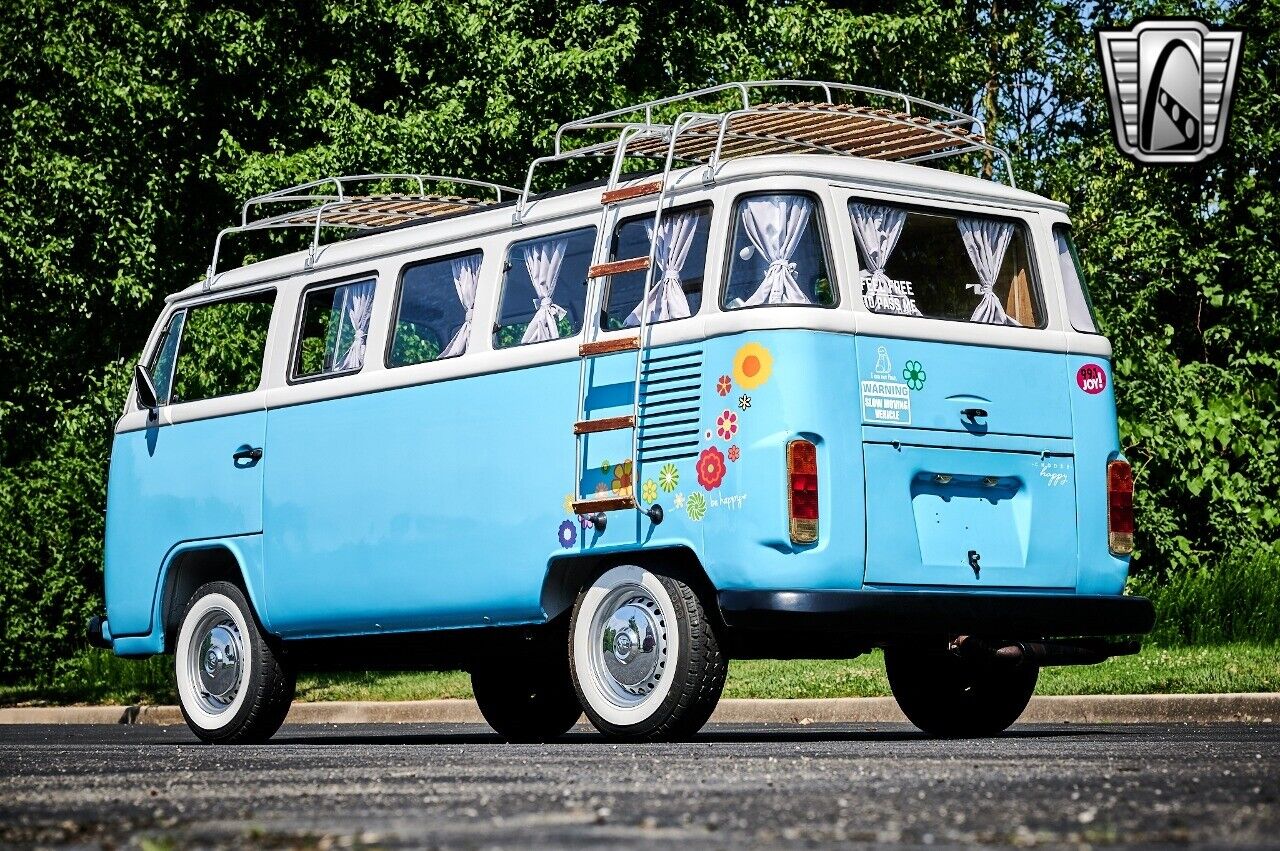 Volkswagen-BusVanagon-1990-Blue-Wood-42234-4