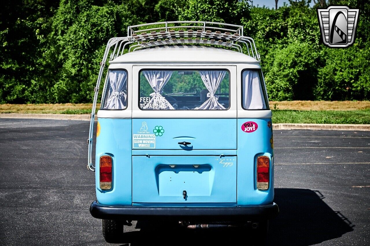 Volkswagen-BusVanagon-1990-Blue-Wood-42234-5