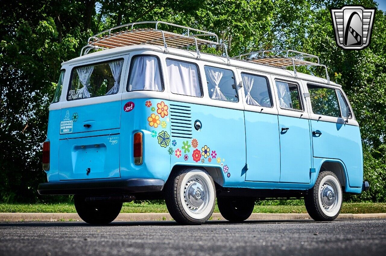 Volkswagen-BusVanagon-1990-Blue-Wood-42234-6