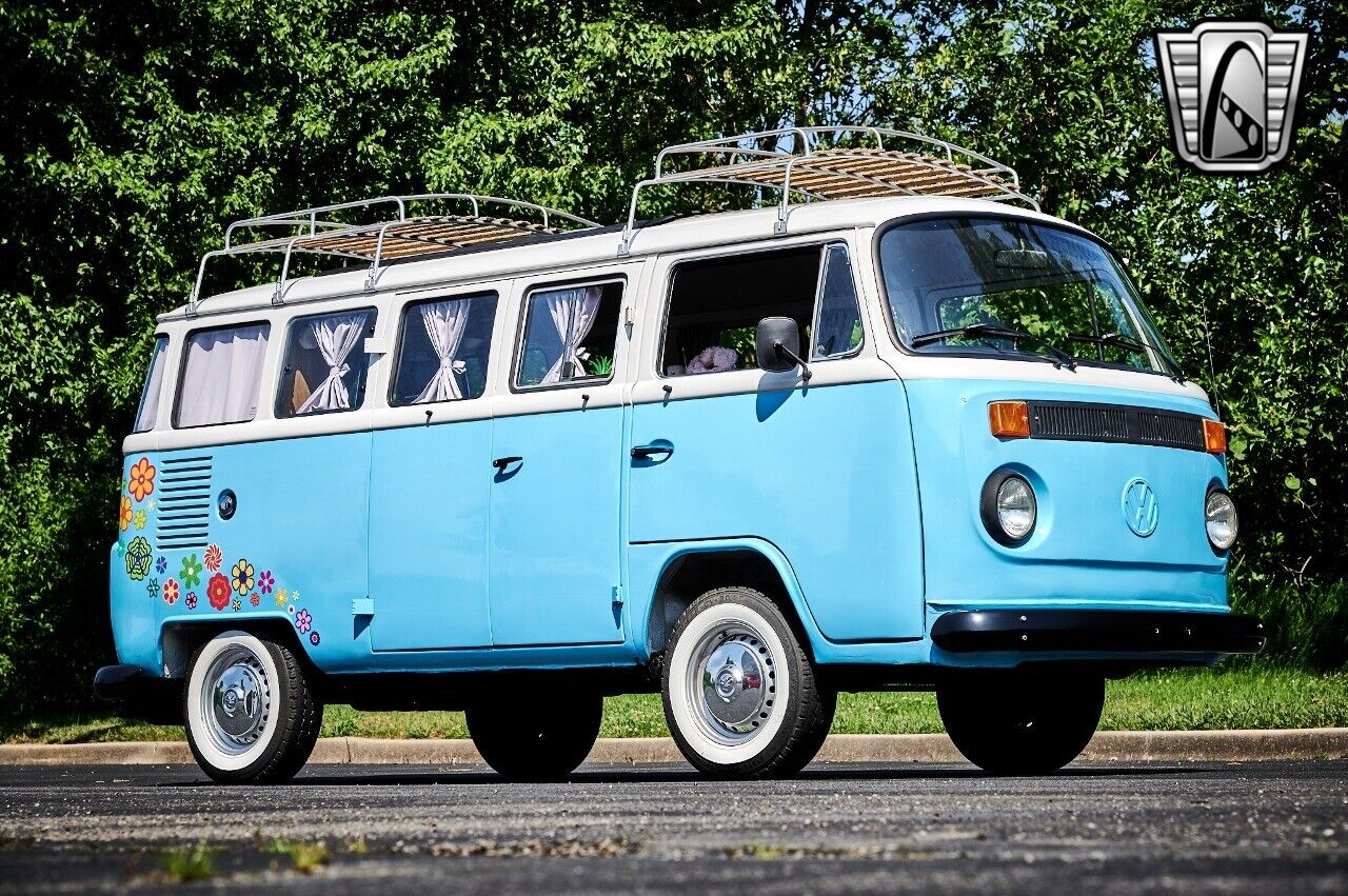 Volkswagen-BusVanagon-1990-Blue-Wood-42234-8