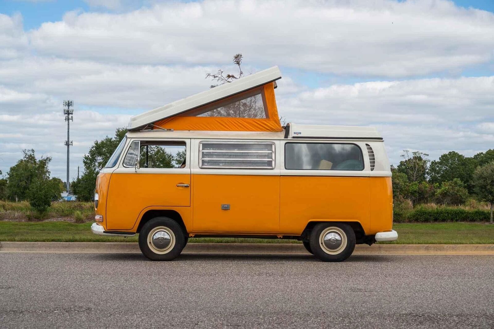 Volkswagen-BusVanagon-Van-1969-Yellow-Tan-153971-1