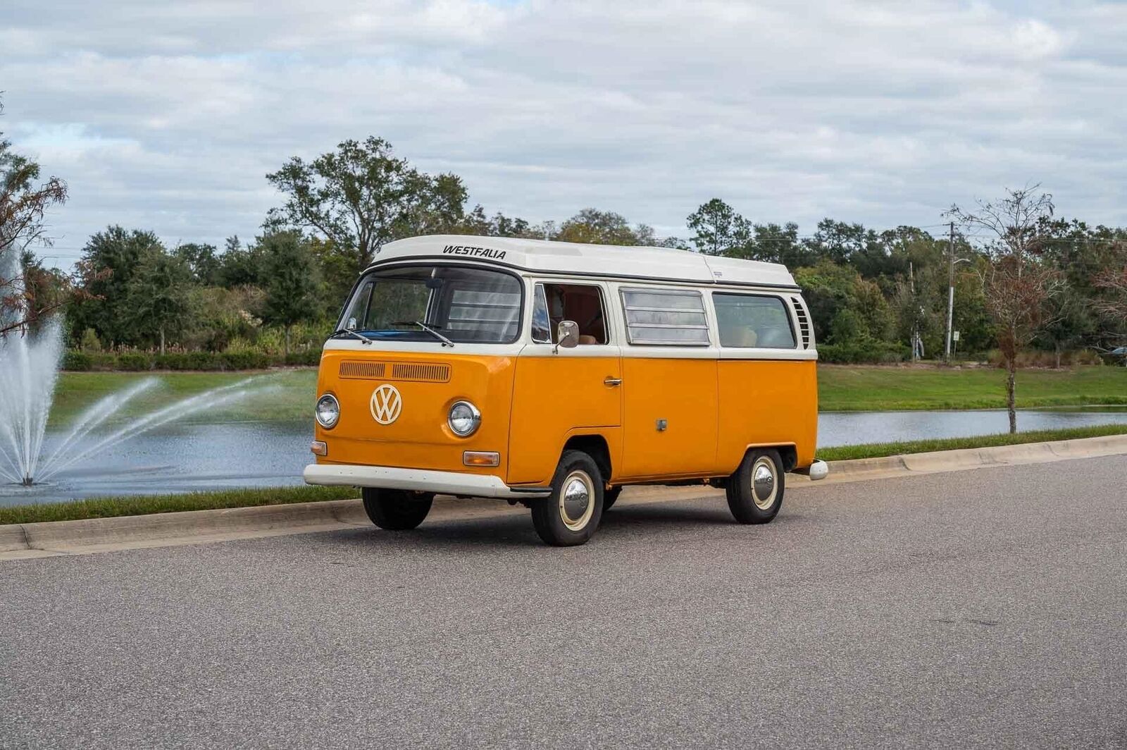 Volkswagen-BusVanagon-Van-1969-Yellow-Tan-153971-10