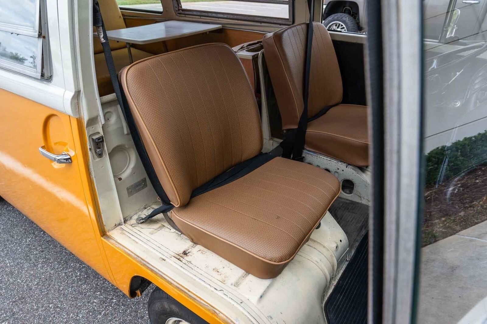 Volkswagen-BusVanagon-Van-1969-Yellow-Tan-153971-15