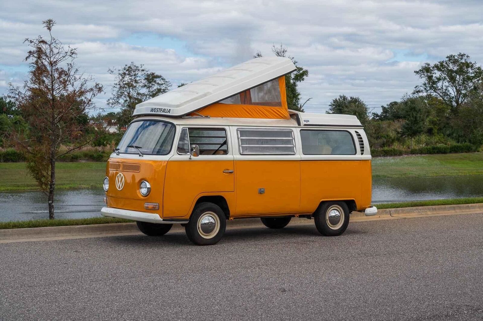 Volkswagen-BusVanagon-Van-1969-Yellow-Tan-153971-17