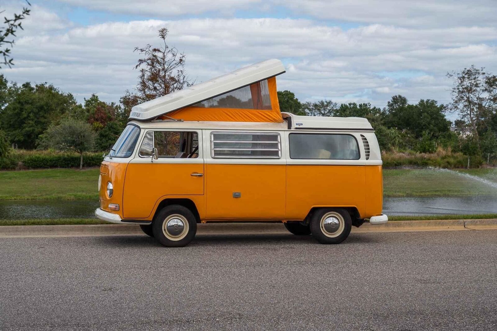 Volkswagen-BusVanagon-Van-1969-Yellow-Tan-153971-18