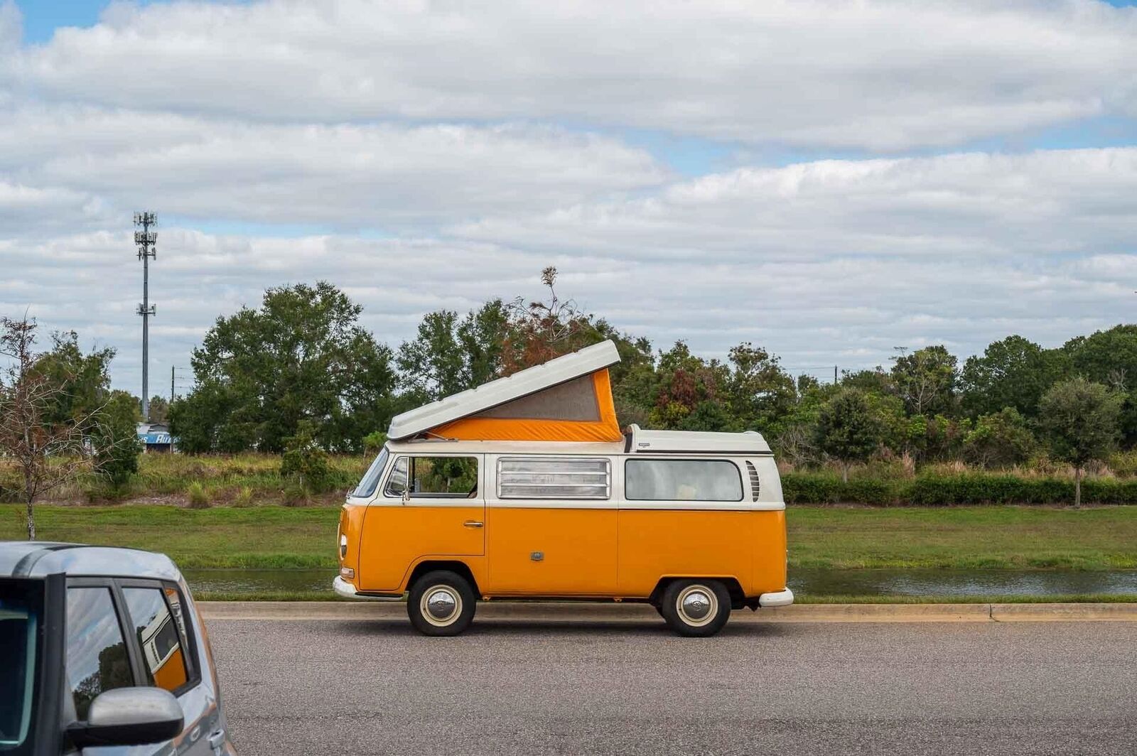 Volkswagen-BusVanagon-Van-1969-Yellow-Tan-153971-20