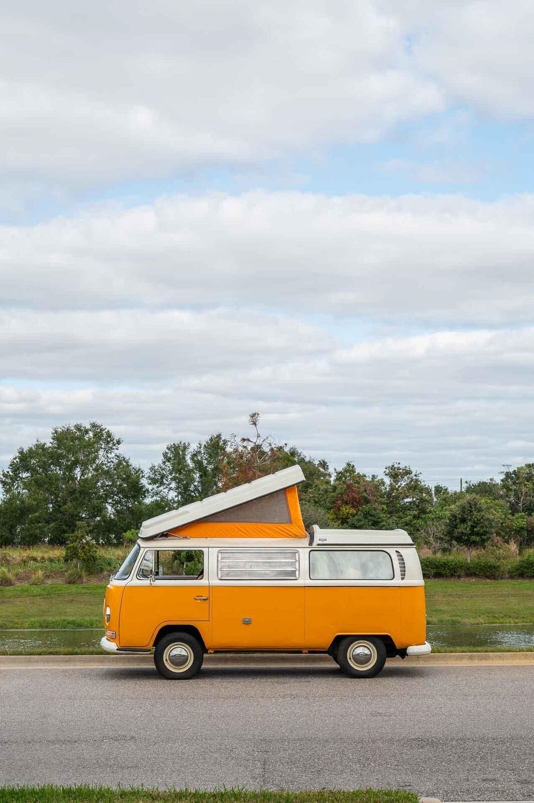 Volkswagen-BusVanagon-Van-1969-Yellow-Tan-153971-21