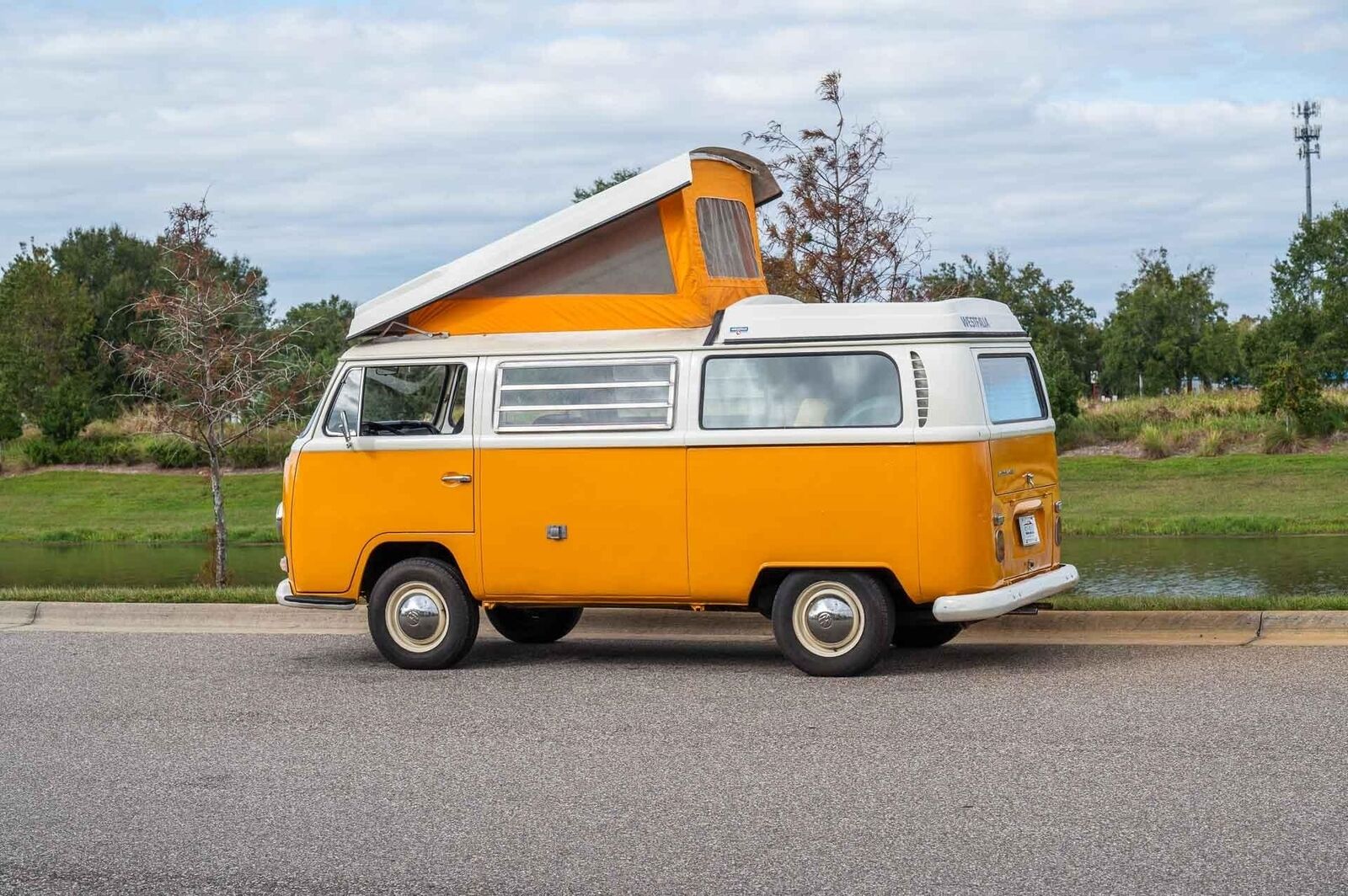 Volkswagen-BusVanagon-Van-1969-Yellow-Tan-153971-22