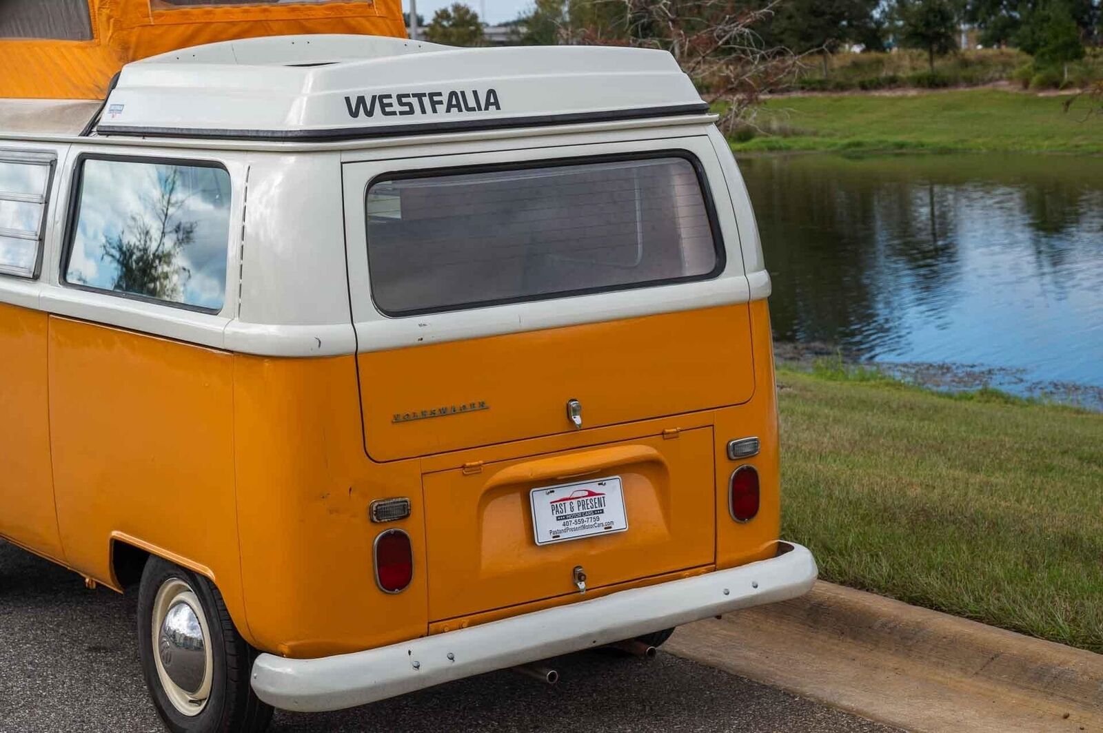 Volkswagen-BusVanagon-Van-1969-Yellow-Tan-153971-24