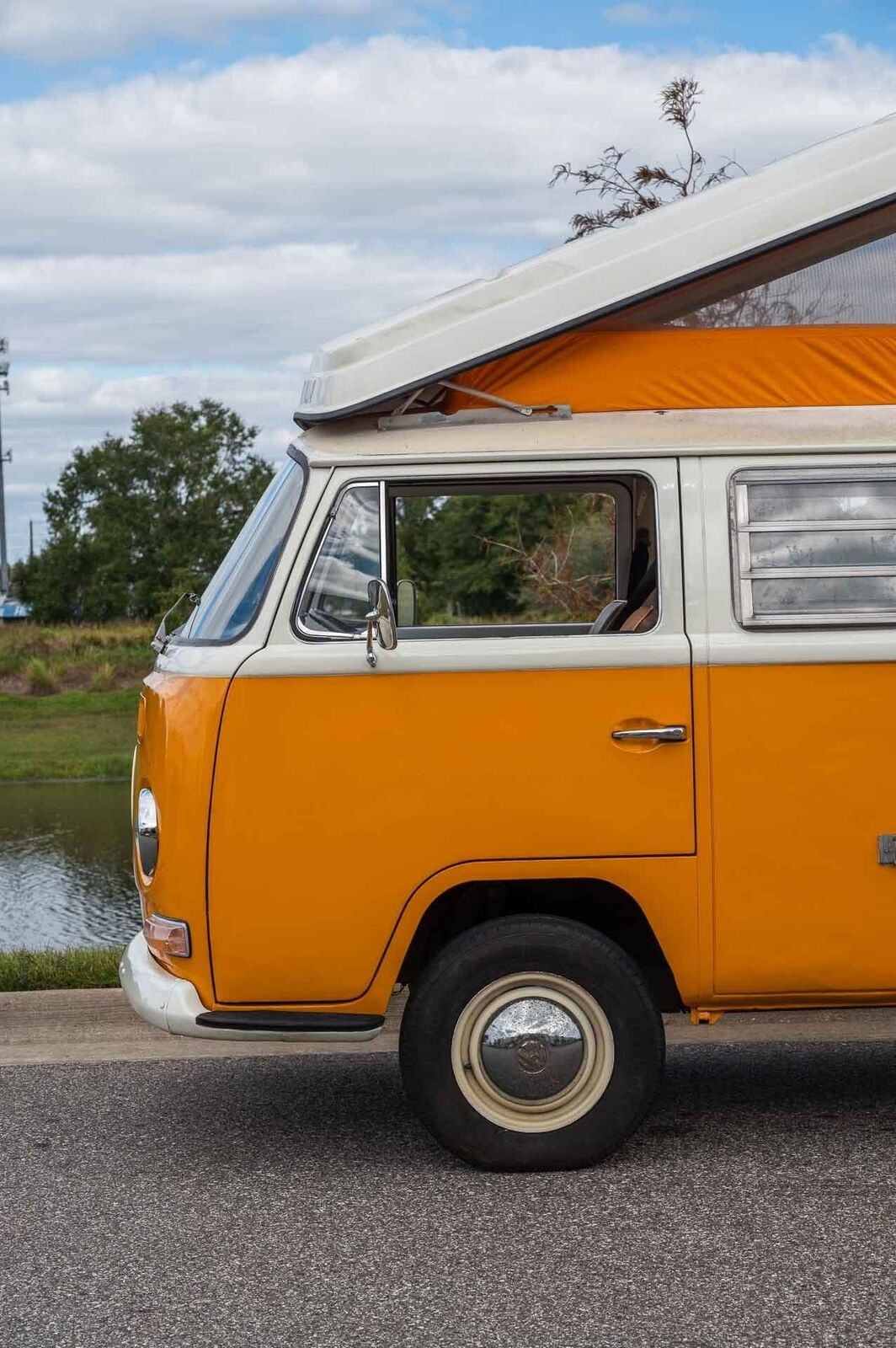 Volkswagen-BusVanagon-Van-1969-Yellow-Tan-153971-28