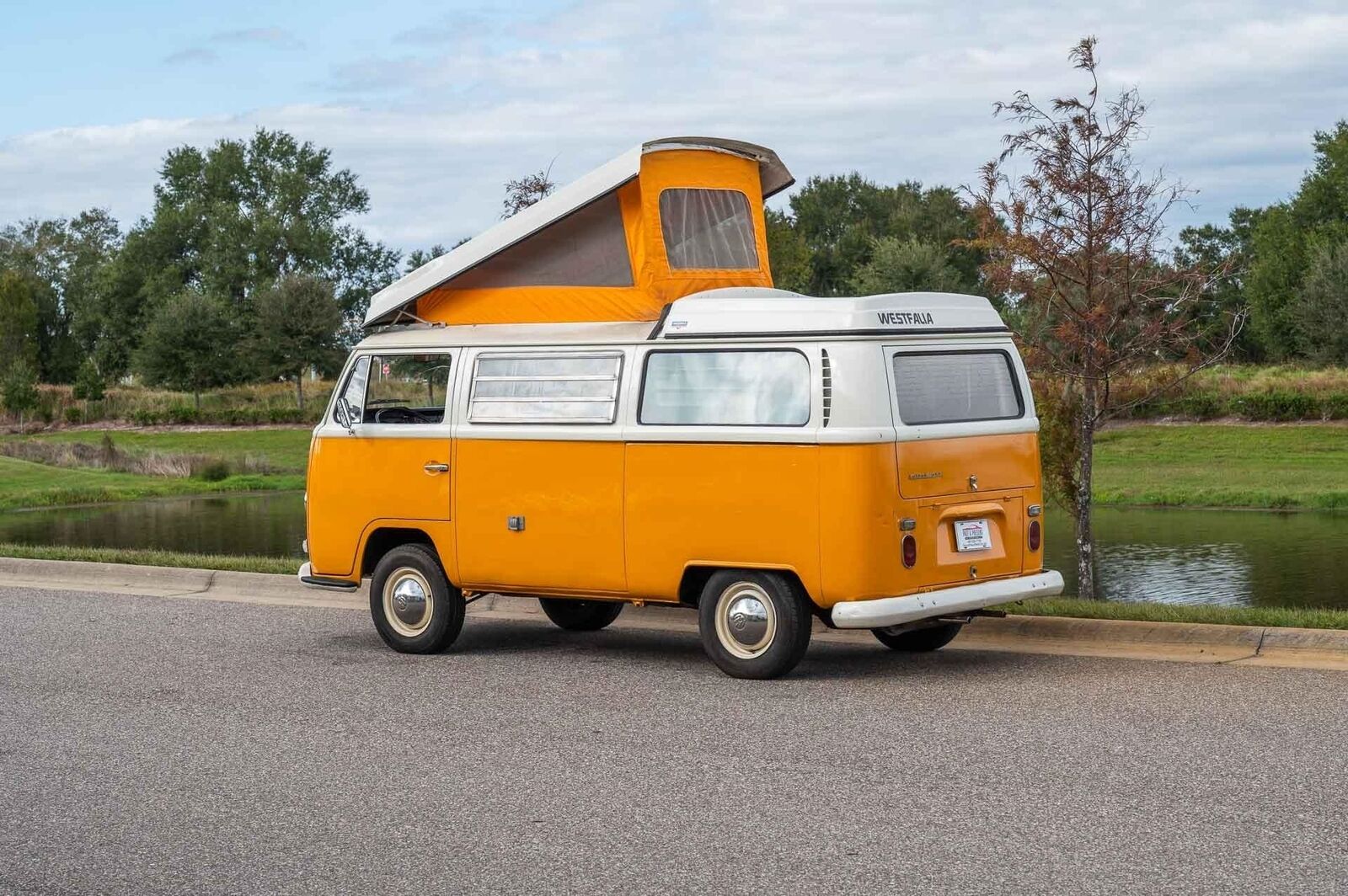 Volkswagen-BusVanagon-Van-1969-Yellow-Tan-153971-3