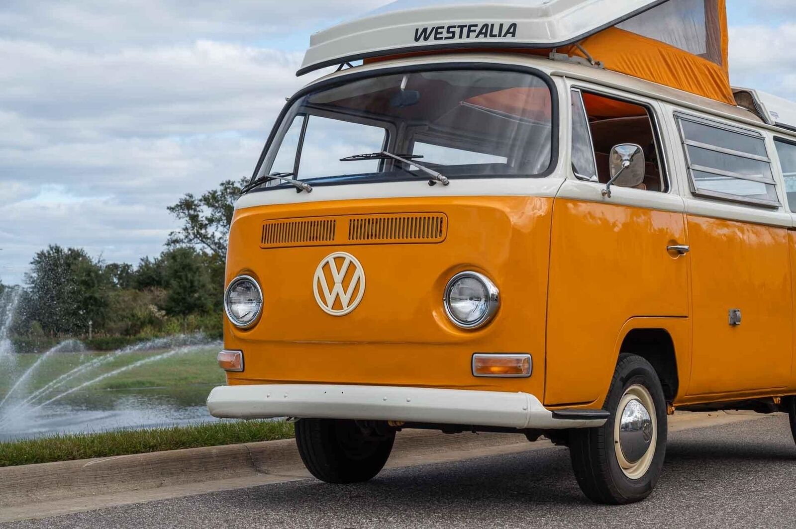 Volkswagen-BusVanagon-Van-1969-Yellow-Tan-153971-30