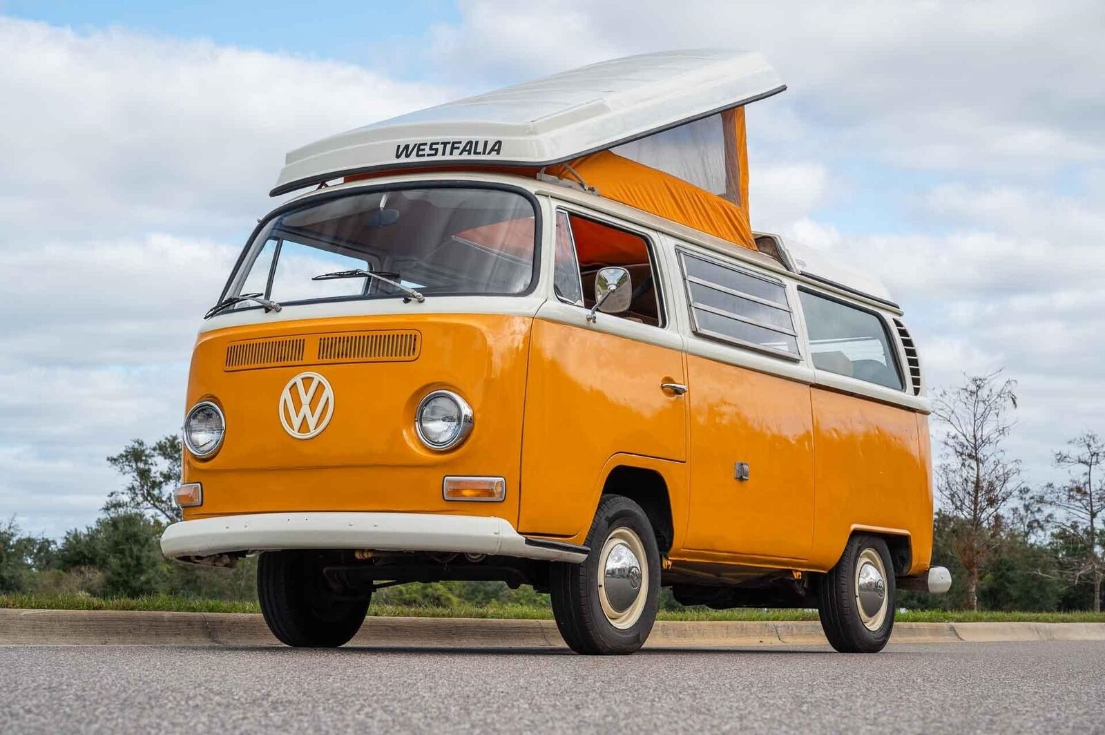 Volkswagen-BusVanagon-Van-1969-Yellow-Tan-153971-31