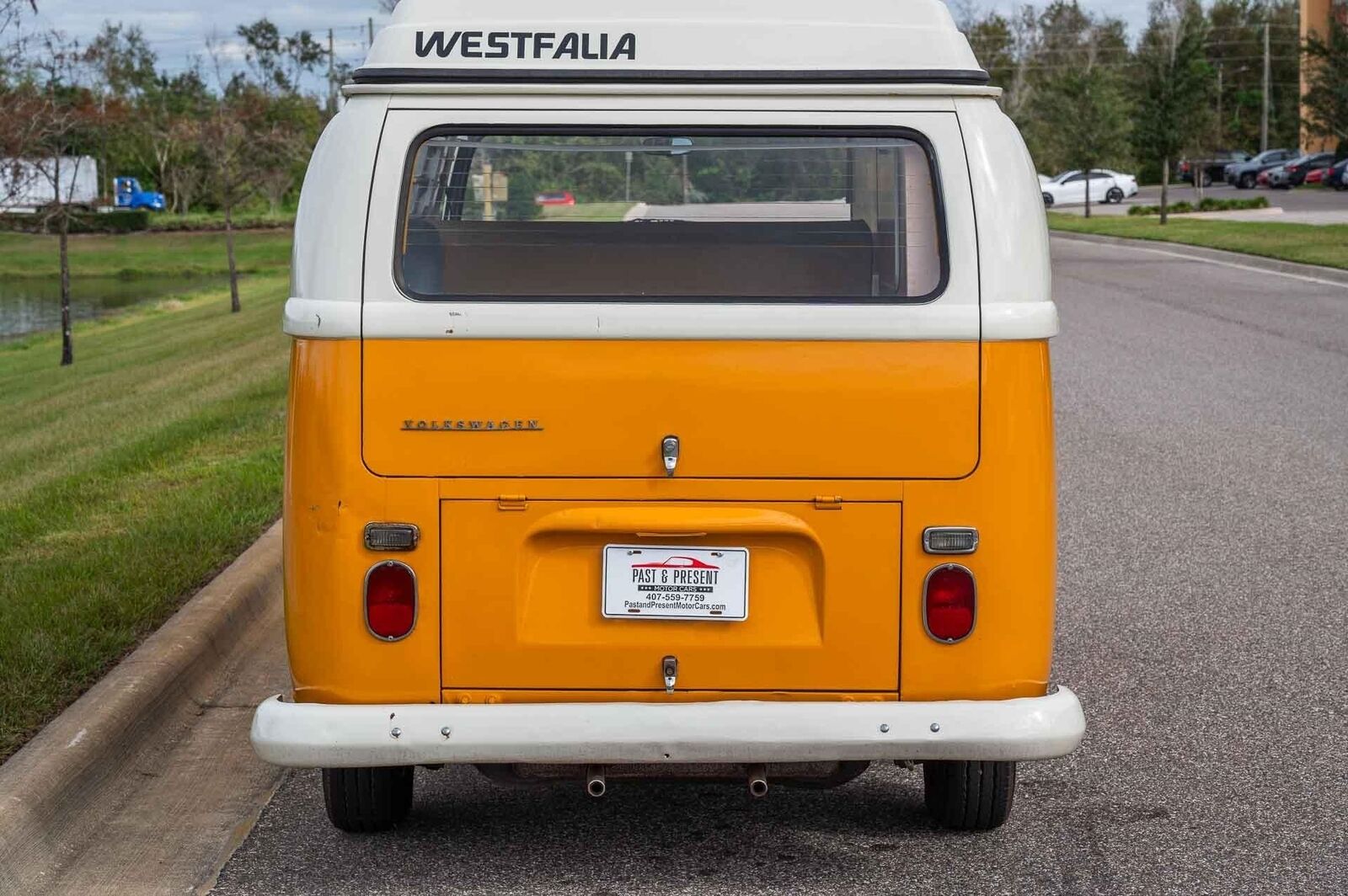 Volkswagen-BusVanagon-Van-1969-Yellow-Tan-153971-4