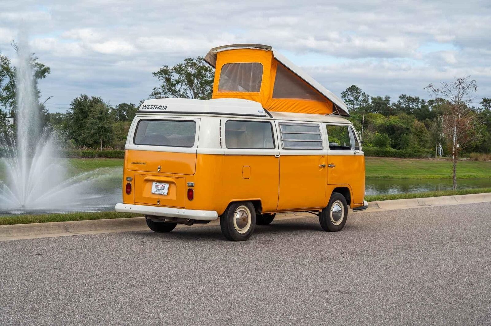 Volkswagen-BusVanagon-Van-1969-Yellow-Tan-153971-5