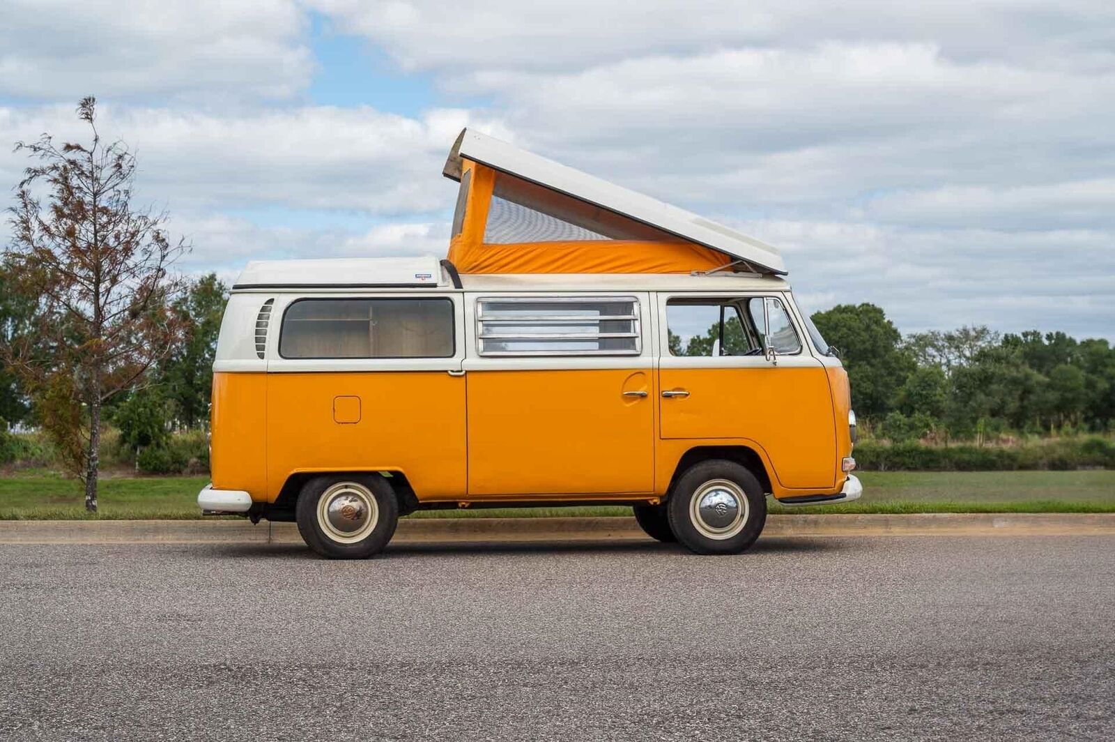 Volkswagen-BusVanagon-Van-1969-Yellow-Tan-153971-6