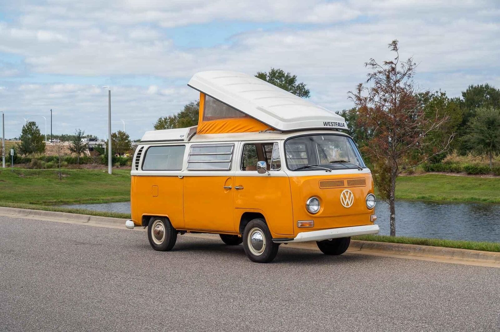 Volkswagen-BusVanagon-Van-1969-Yellow-Tan-153971-8