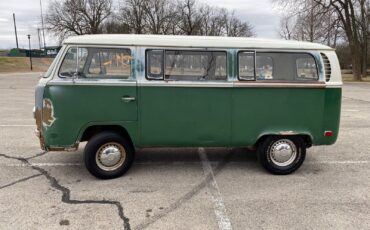 Volkswagen-BusVanagon-Van-1971-Green-White-192051-1