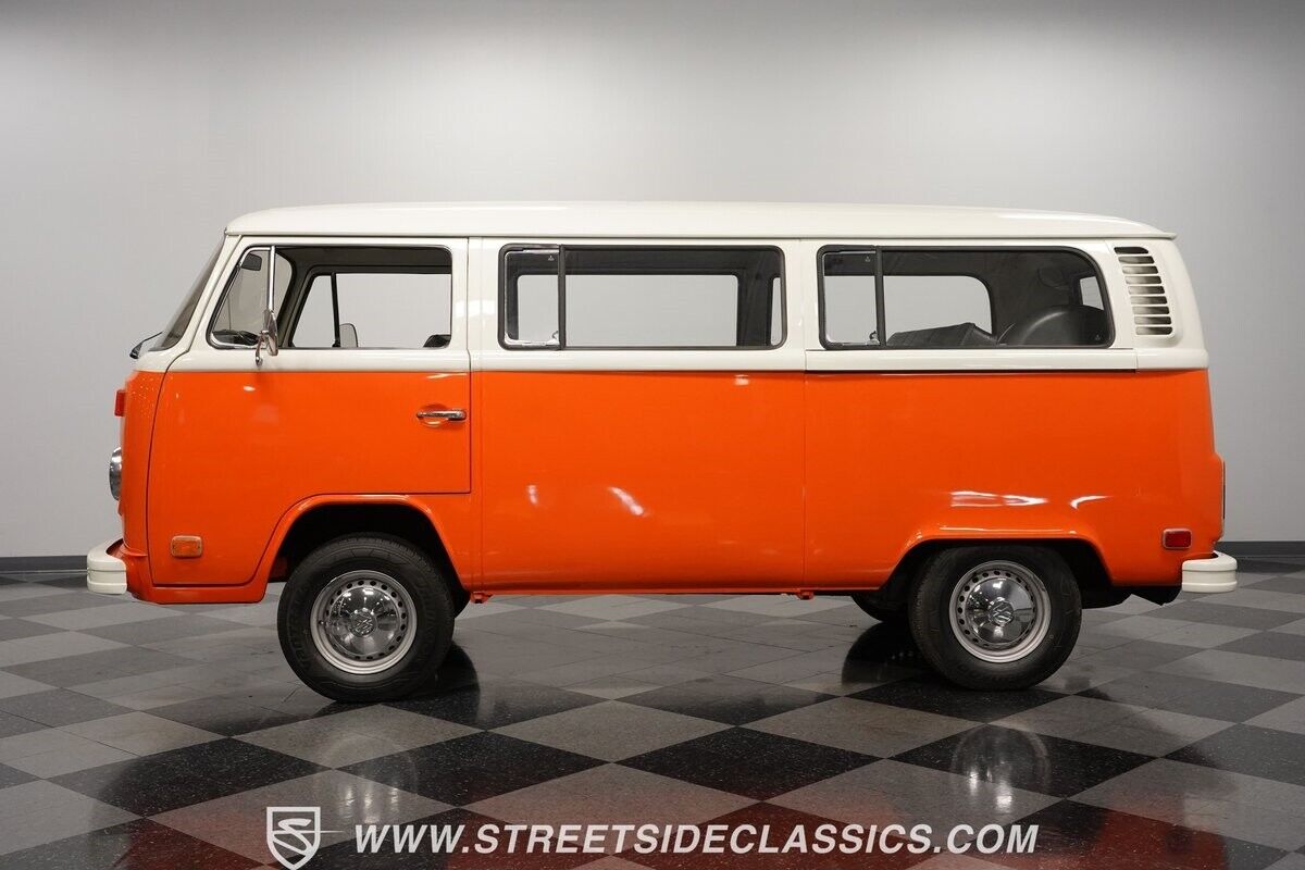 Volkswagen-BusVanagon-Van-1973-Orange-Black-84825-2