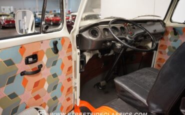 Volkswagen-BusVanagon-Van-1973-Orange-Black-84825-4