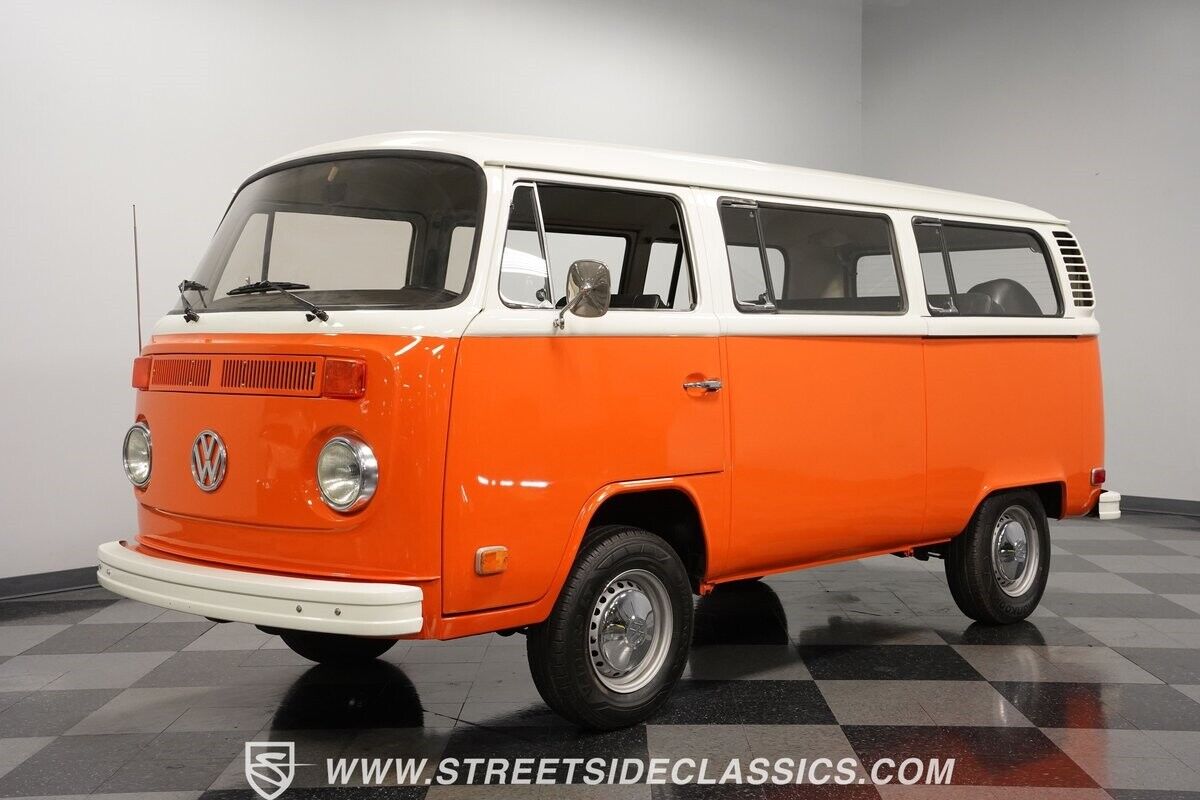 Volkswagen-BusVanagon-Van-1973-Orange-Black-84825-5