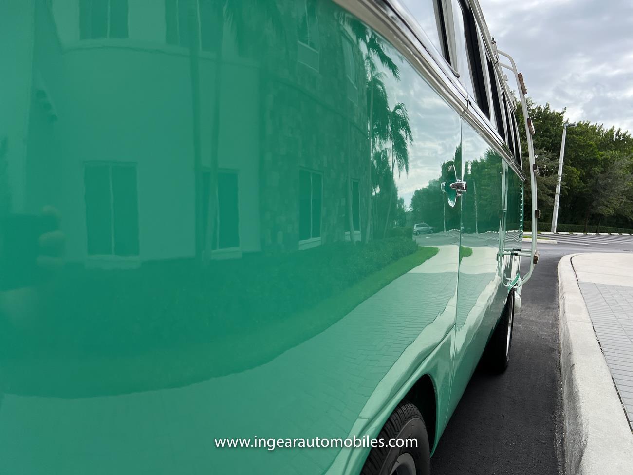 Volkswagen-BusVanagon-Van-1974-Green-Biege-26057-28