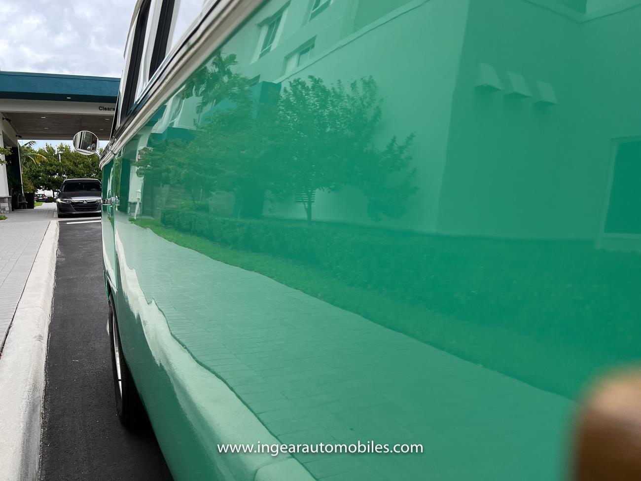 Volkswagen-BusVanagon-Van-1974-Green-Biege-26057-35