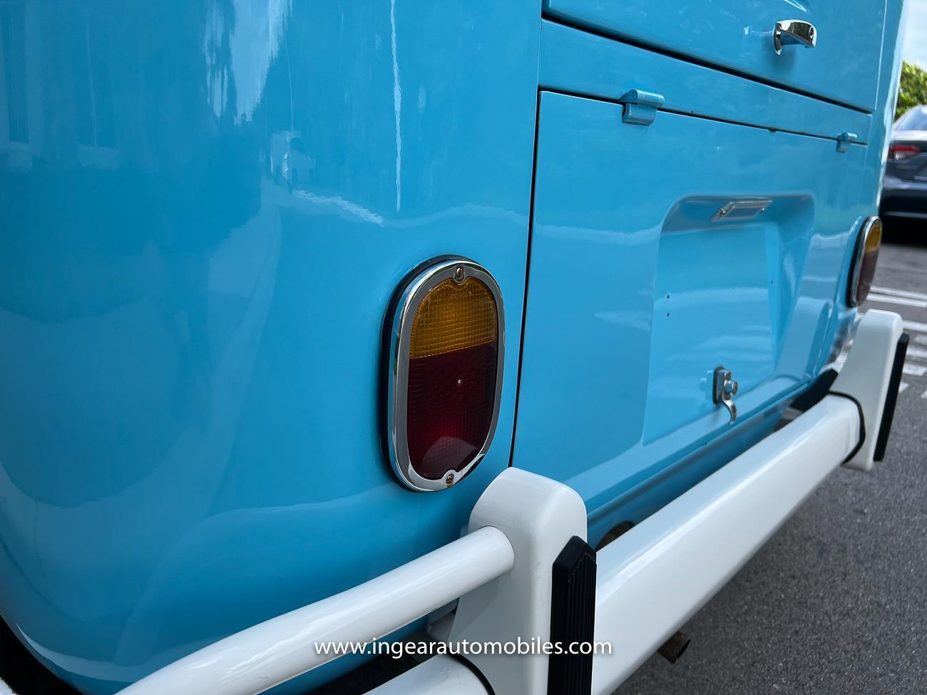 Volkswagen-BusVanagon-Van-1975-Blue-Black-144480-32