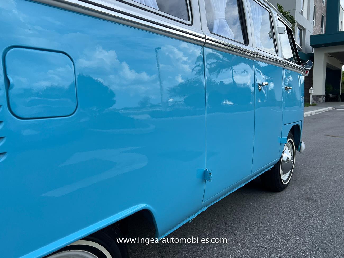 Volkswagen-BusVanagon-Van-1975-Blue-Black-144480-37