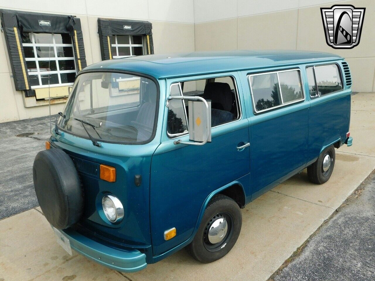 Volkswagen-Camper-Van-Cabriolet-1974-Tiel-2-tone-Gray-159441-2