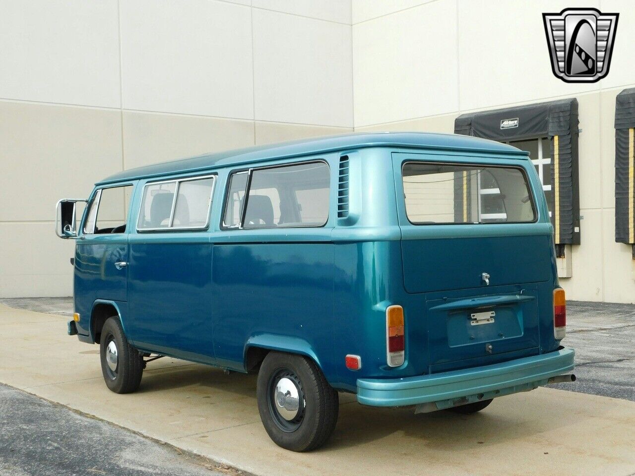 Volkswagen-Camper-Van-Cabriolet-1974-Tiel-2-tone-Gray-159441-6