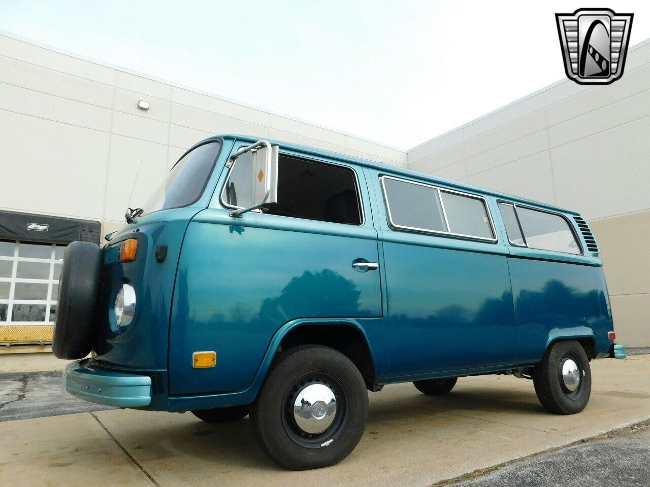 Volkswagen-Camper-Van-Cabriolet-1974-Tiel-2-tone-Gray-159441-7