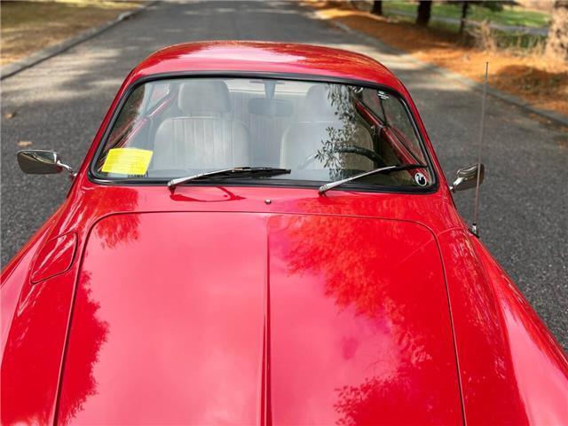 Volkswagen-Karmann-Ghia-1969-Red-Beige-128640-10