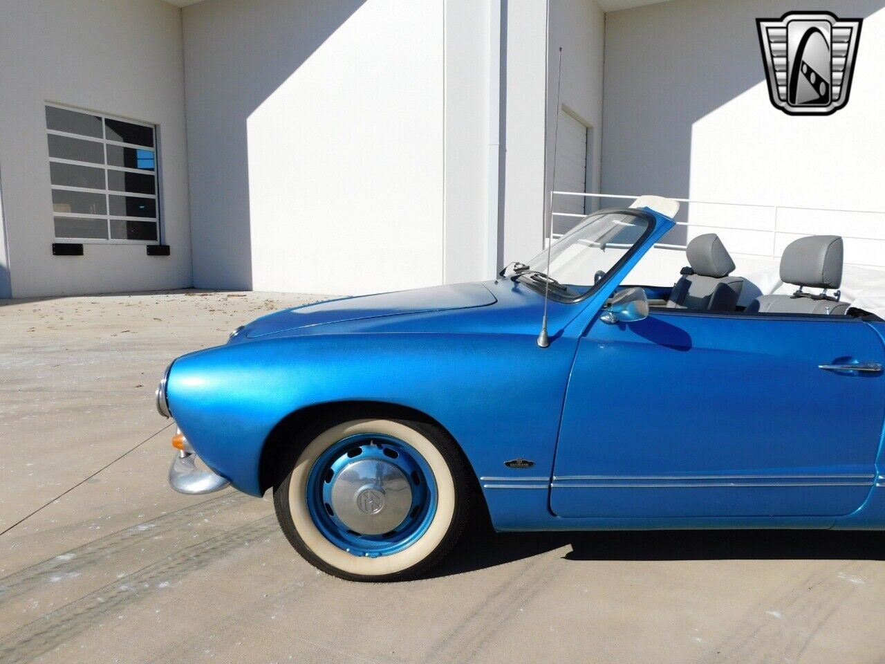 Volkswagen-Karmann-Ghia-Coupe-1969-Blue-Gray-75037-5