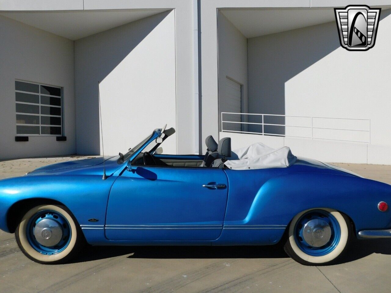 Volkswagen-Karmann-Ghia-Coupe-1969-Blue-Gray-75037-6