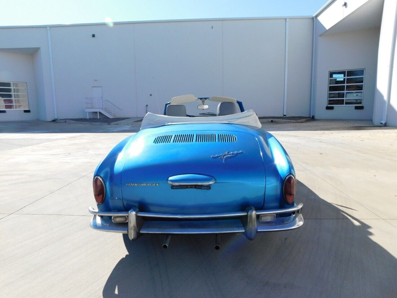 Volkswagen-Karmann-Ghia-Coupe-1969-Blue-Gray-75037-9