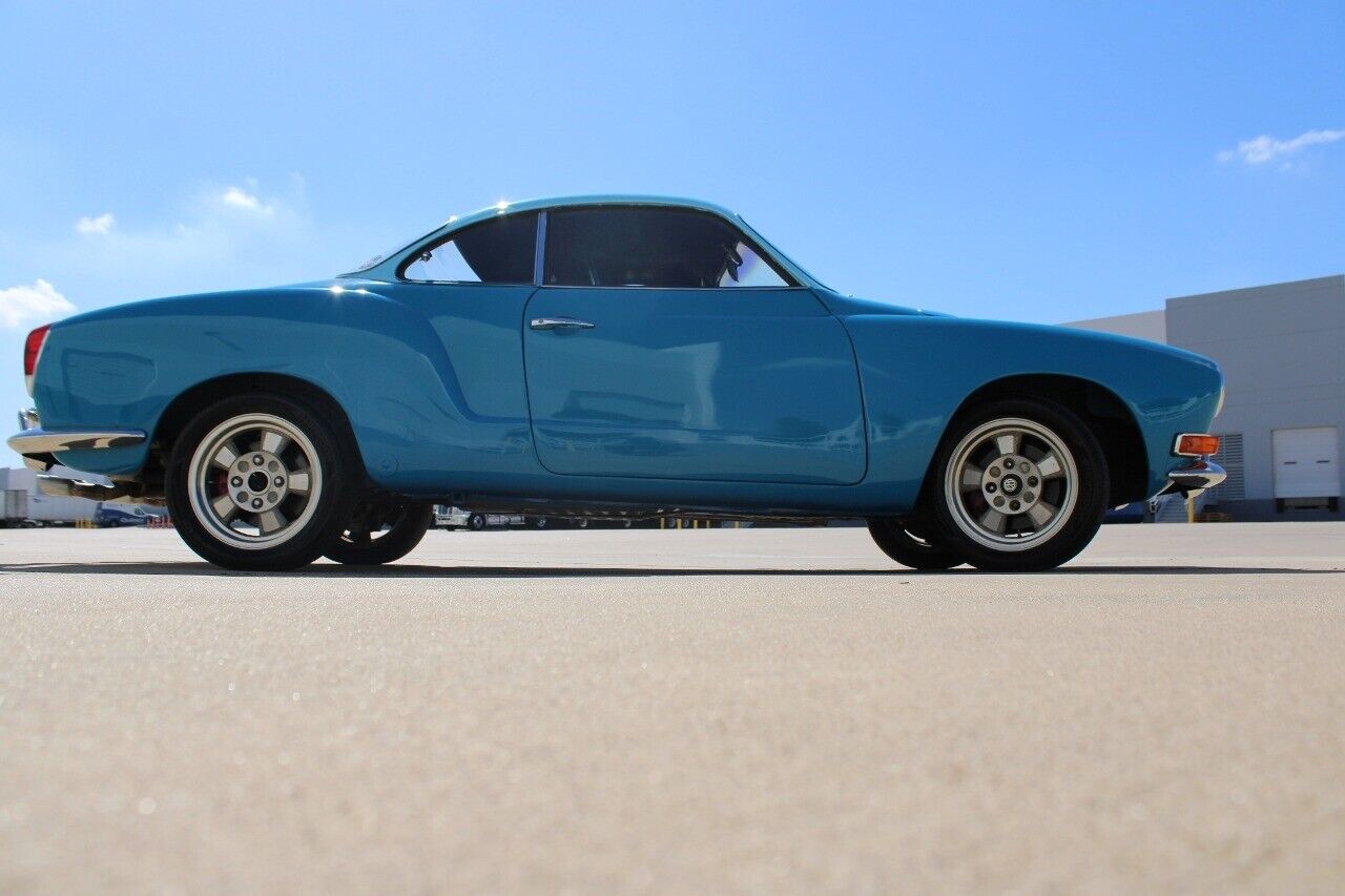 Volkswagen-Karmann-Ghia-Coupe-1971-Blue-Blue-1402-8